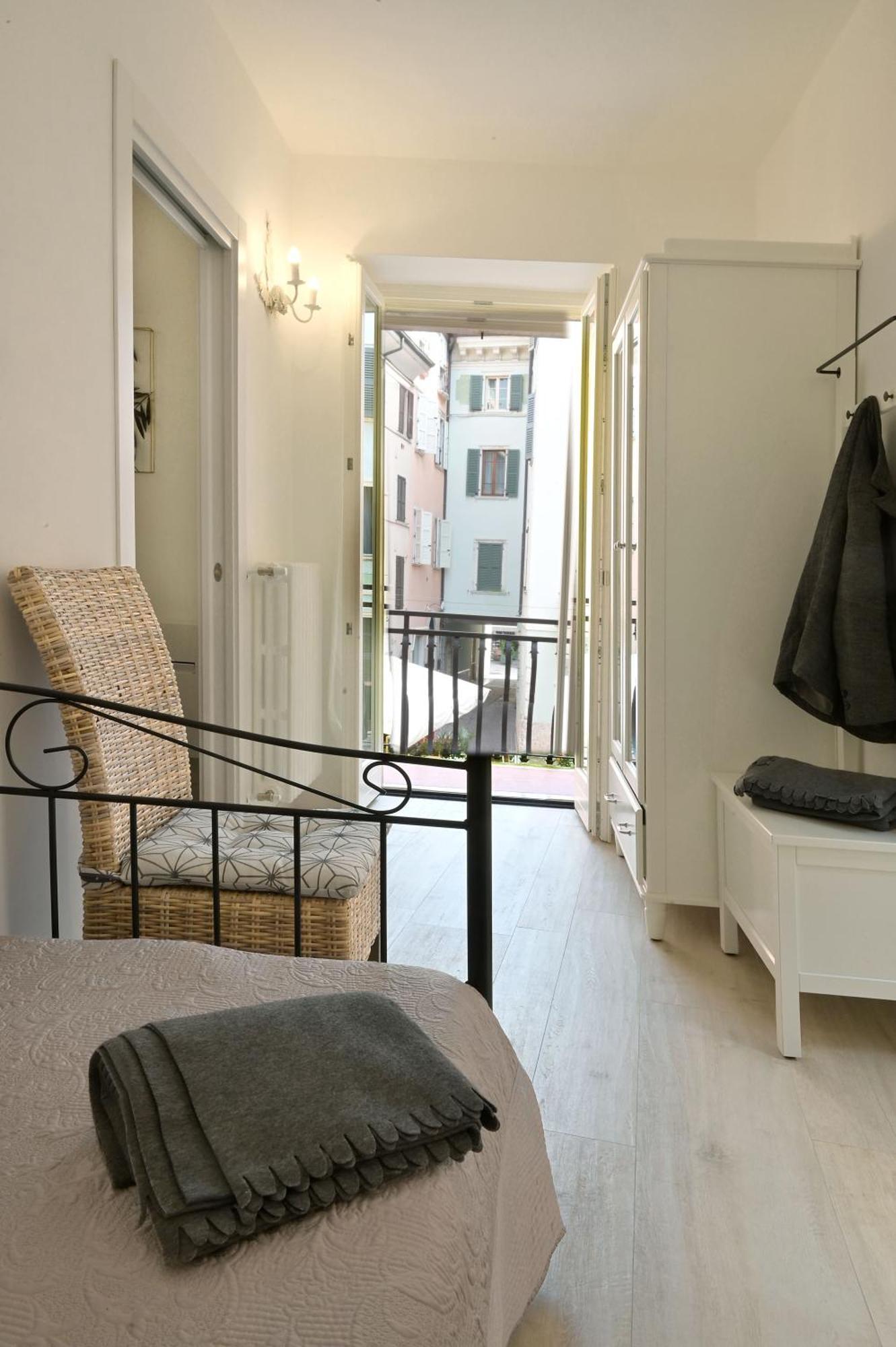 Cavour Apartments Сало Экстерьер фото