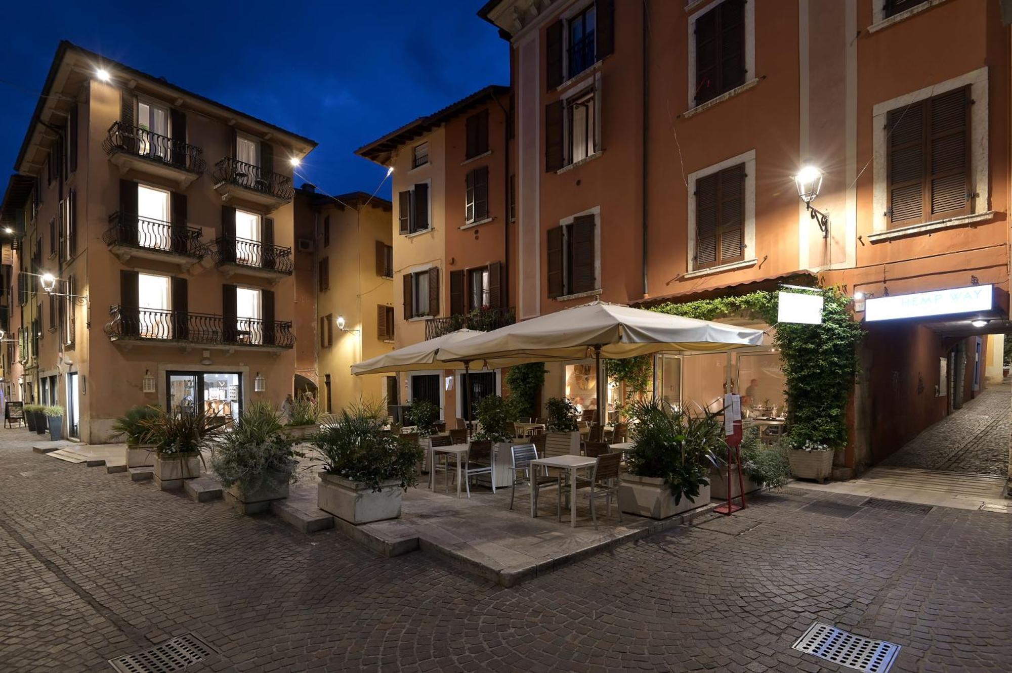 Cavour Apartments Сало Экстерьер фото