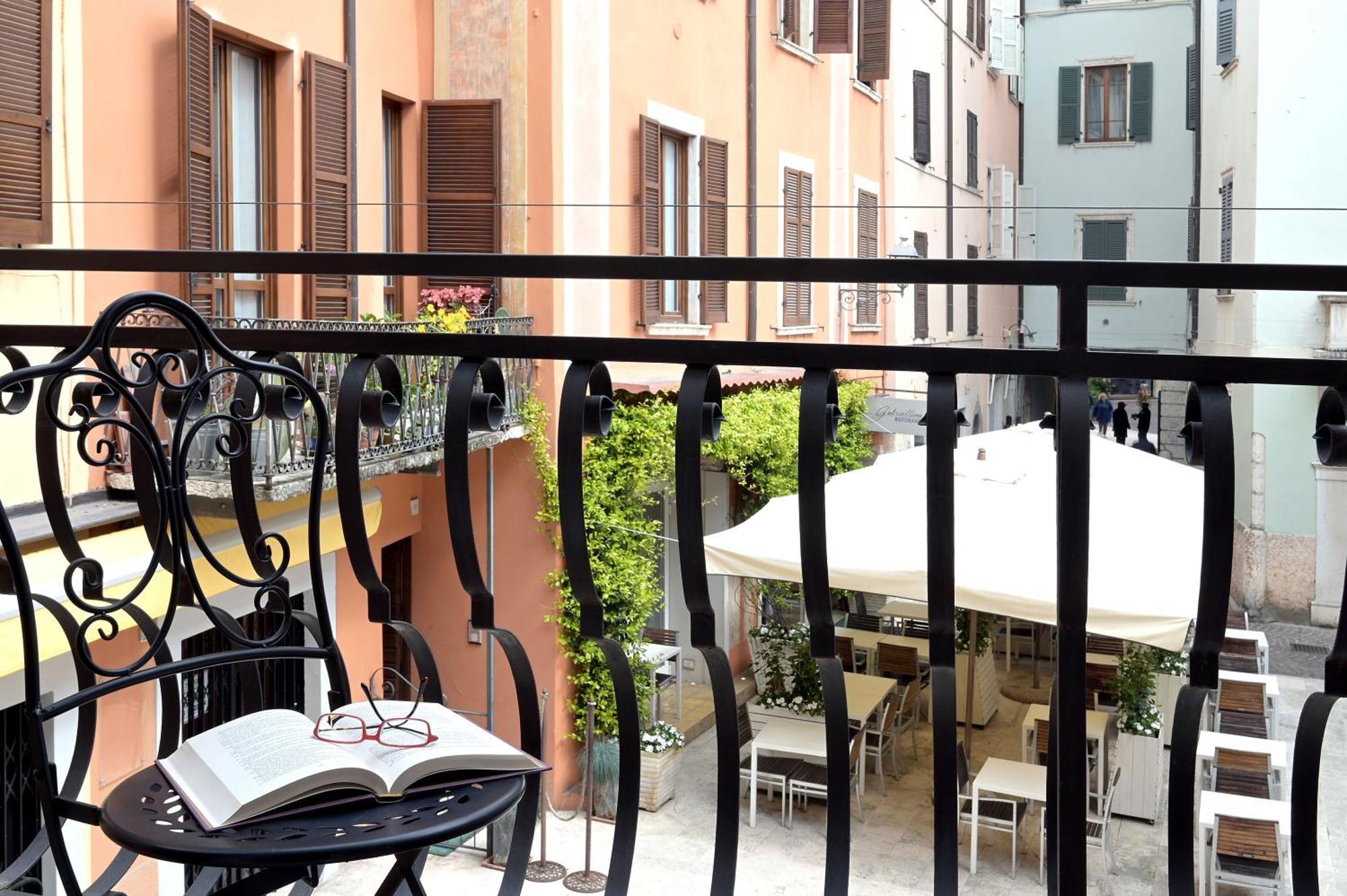 Cavour Apartments Сало Экстерьер фото
