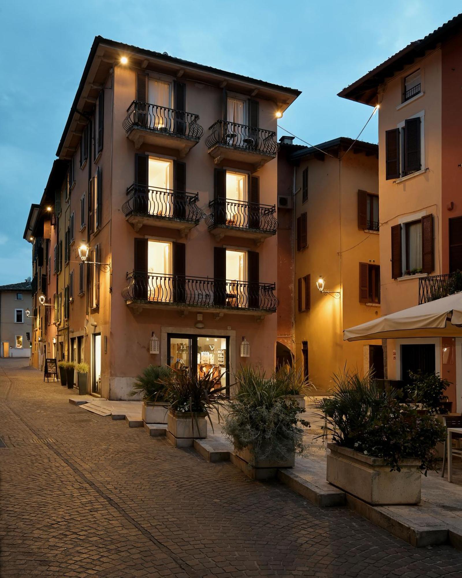 Cavour Apartments Сало Экстерьер фото